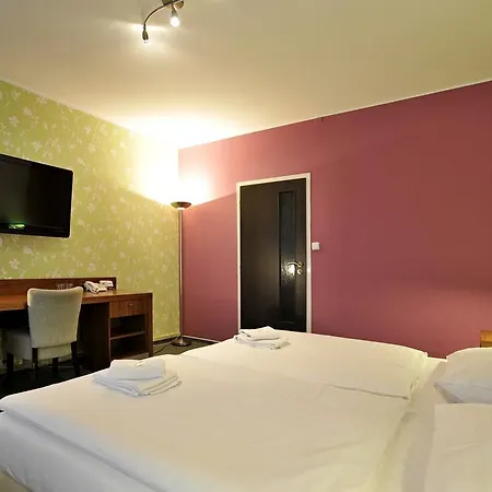 Krystal Hotel 3*