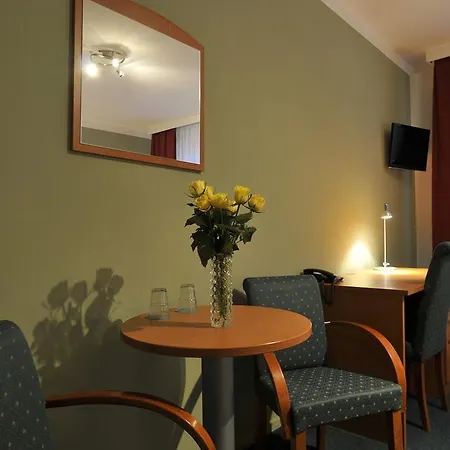 Krystal Hotel 3*