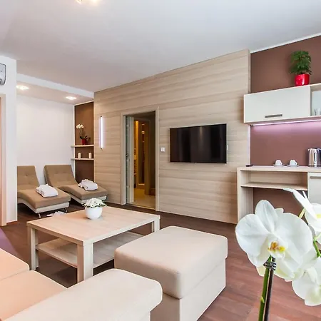 Krystal 3* Hodonín