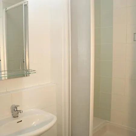 Krystal Hotel 3*